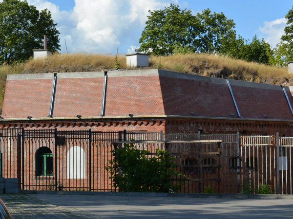 Twierdza Toruń. Fort nr IV, jeden z 15-tu fortów. Przygotowany do obrony okrężnej. 550-ciu członków załogi fortu, mogło się bronić przez 3 miesiące. Był jednym