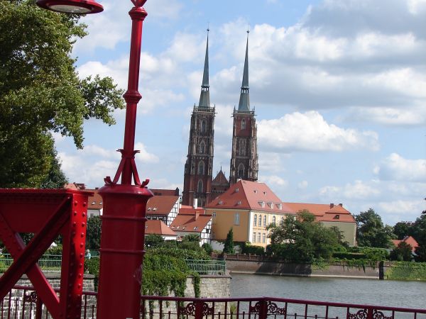 Kosciol pod czerwona latarnia