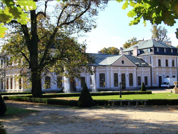 Zespół pałacowo - parkowy Czartoryskich .