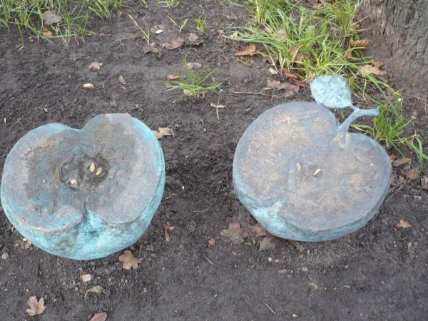 To  ciekawy  element  pojawił się  w  kilku  miejscach  jabłuszko  symbol  naszego  miasta.