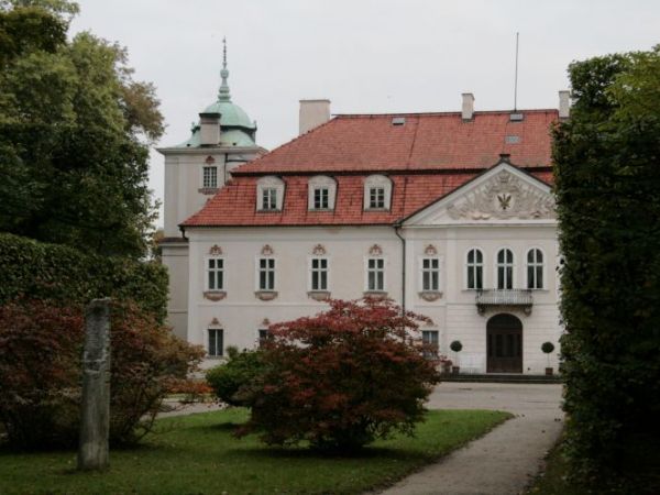 Dobra nieborowskie pozostały w rękach Radziwiłłów do lutego 1945 r., następnie zespół pałacowo-parkowy w Nieborowie został oddziałem Muzeum Narodowego w Warszaw