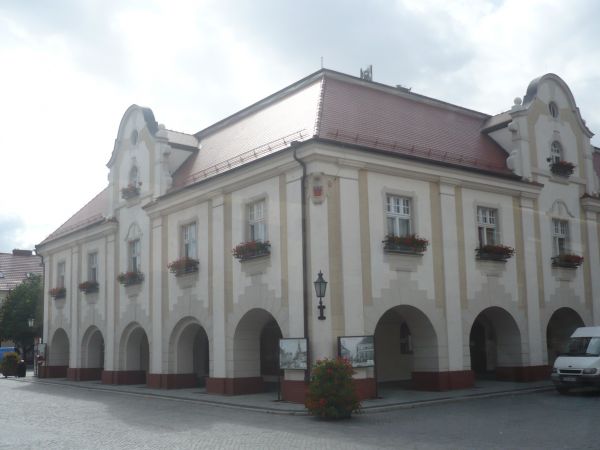 Ratusz w centrum Rynku.