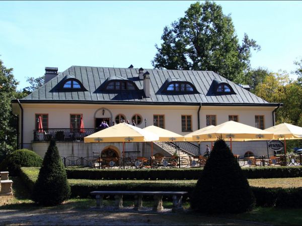 Zespół pałacowo - parkowy Czartoryskich .