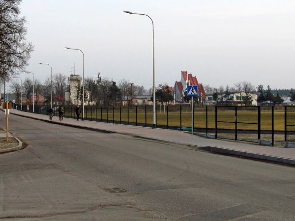 Zmodernizowana ulica Mickiewicza oraz chodnik przy stadionie