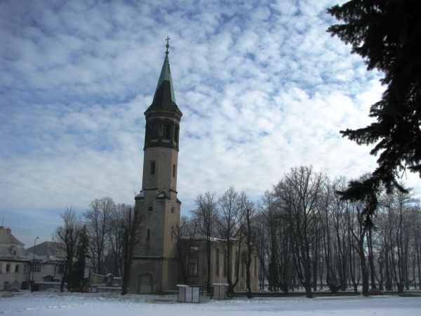 Ruiny kościoła w Miłkowie.