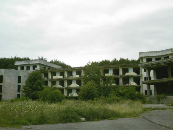 Hotel w Nadolu z okresu budowy Elektrowni.
Stan obecny. W bogatym kraju żyć nam jest dane.