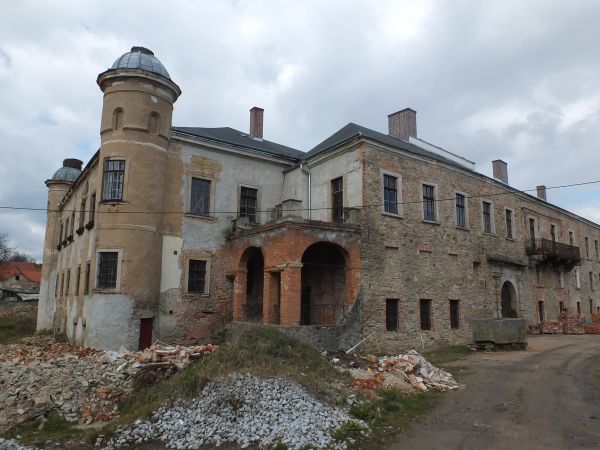 Pałac ( w remoncie)