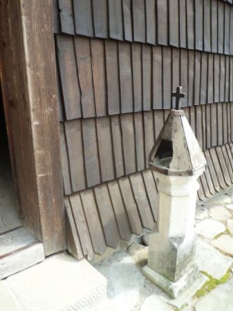 kropielnica - przy schodku wejścia głównego do cerkwi, gdzie takie jeszcze ?...