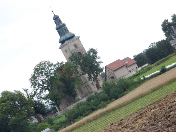 Widok Runowa od strony Zgniłki w tle Kościół Parafialny