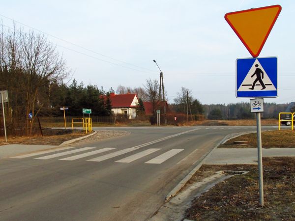 Ulica Dworcowa z asfaltową nawierzchnią