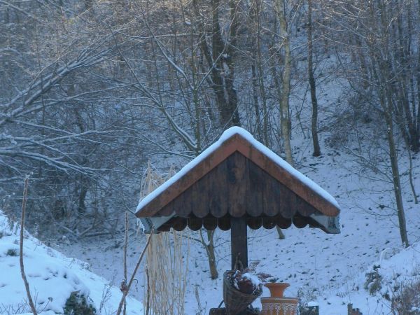 gustowne akcenty ozdób / wystrojów siedzib ludzkich - założeń gospodarskich miłe dla oka, o smaku, kulturze i szacunku dla "czasów minionych" świadczące - chcie