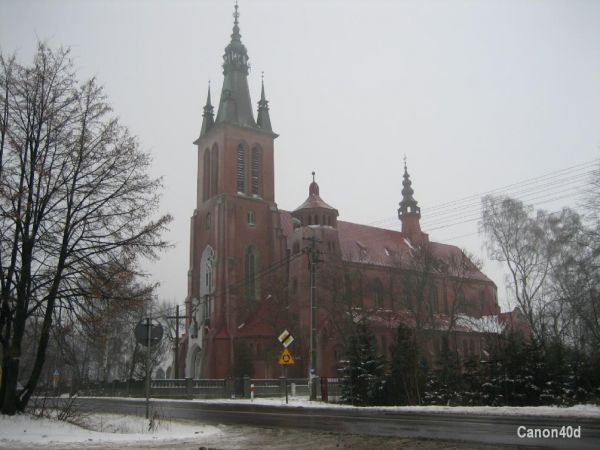Neogotycki kościół pod wezwaniem Najświętszego Serca Jezusowego.
Widok od strony zachodniej.