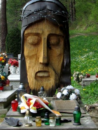 10 września 1939r. pododdział z 6-go Pułku Strzelców Podhalańskich okopał się na linii lasu w Bykowcach z zadaniem opóźniania natarcia wroga, zginęło pięciu pol