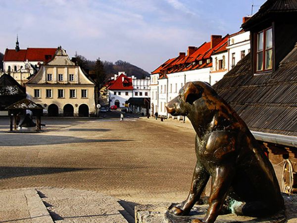KAZIMIERZ DOLNY - pomnik psa Werniksa