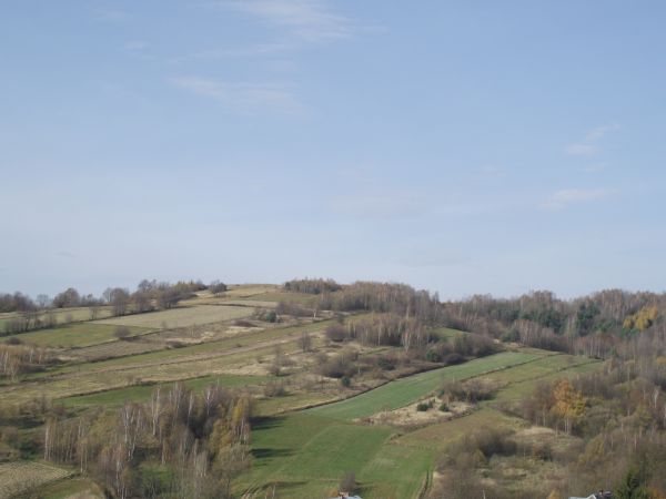 pod względem krajoznawczo-turystycznym wieś i okolica są niezwykle atrakcyjne, przepiękne krajobrazy, typowe dla pogórza pasma wzniesień z punktami widokowymi o