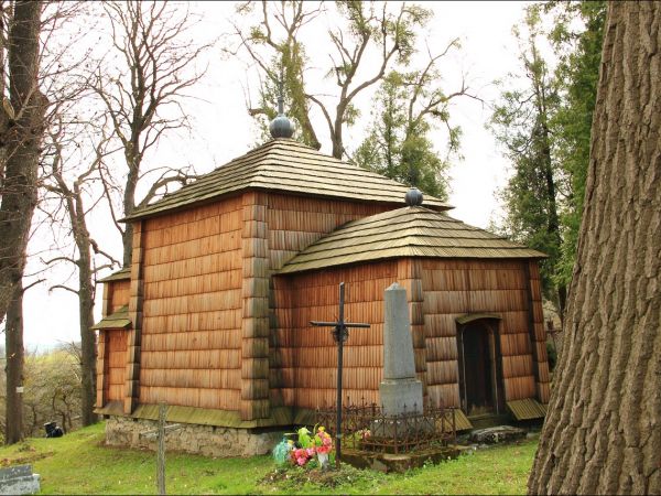 Cerkiew Wniebowstąpienia Pańskiego w Kruhelu Wielkim . Jest jedną z najstarszych cerkwi w Polsce. Wybudowana na pewno przed 1630 rokiem.