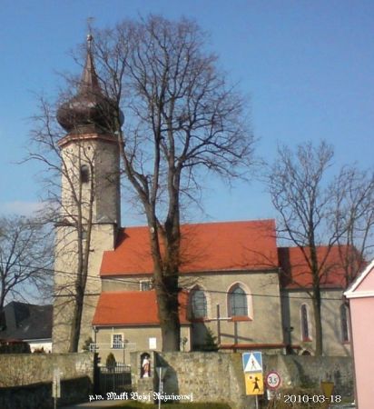 Od ul. Widok na kościół pw. MB Różańcowej