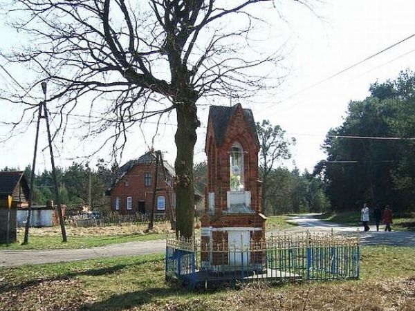 Kapliczka na rozstaju dróg