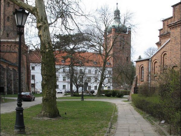 Gotycki zamek książąt mazowieckich z czasów Kazimierza Wielkiego (Wieża Zegarowa).