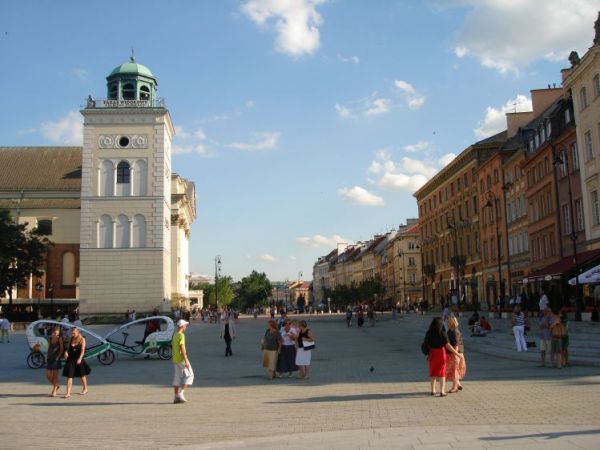 Widok z Placu Zamkowego na Krakowskie Przedmiescie