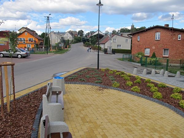 Nowy skwer  w centrum wsi