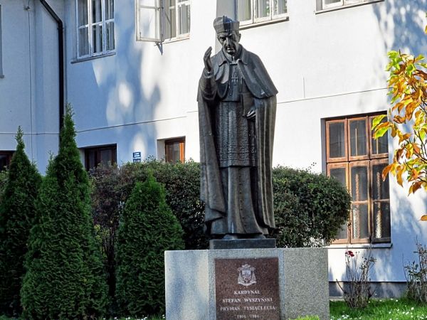 Posąg Kardynała Stefana Wyszyńskiego
