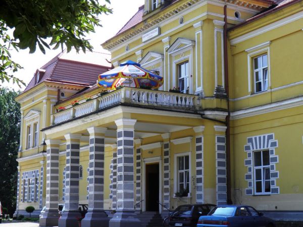 Pałac w Wysocku k. Jarosławia . W XVII wieku należał wraz z okolicznymi dobrami do Jana " Sobiepana " Zamoyskiego - / pięknie opisanego przez H. Sienkiewicza w