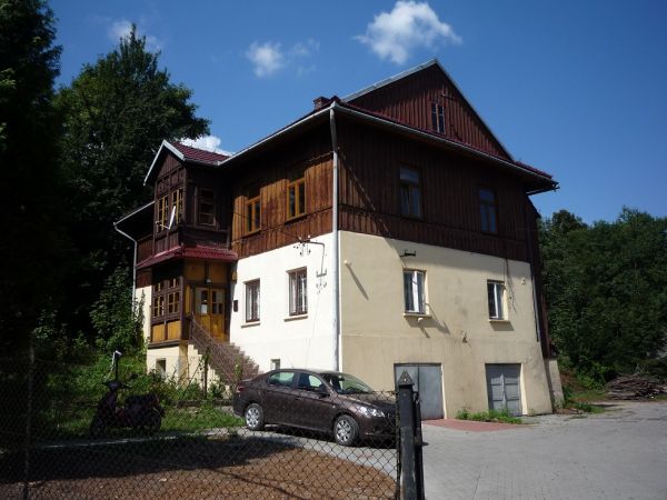 Zabytkowa plebania z pocz.XIX w w Harbutowicach. Wyburzona w 2015 roku.