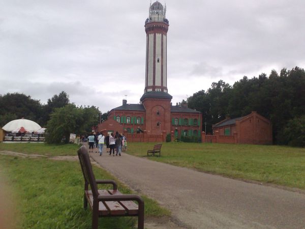 Latarnia Morska Niechorze Dane techniczne:     * Położenie: 54°05'47" N 15°03'57" E     * Wysokość wieży: 45,00 m     * Wysokość światła: 62,80 m n.p.m.     * Z