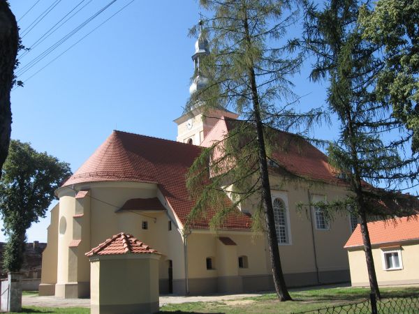 Kiedyś kościół p.w Ścięcia Świętego Jana Chrzciciela od 1989r zmieniono na kościół pod wezwaniem Męczeństwa Św. Jana Chrzciciela w 1991-2001r wnętrze gruntownie