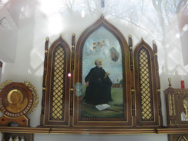 Ołtarz główny - kaplica na  "Bobolówce". Jezuita Andrzej Bobola pochodził ze Strachociny, 9 lutego 1755r. Benedykt XIV wpisał Bobolę na listę męczenników za wia