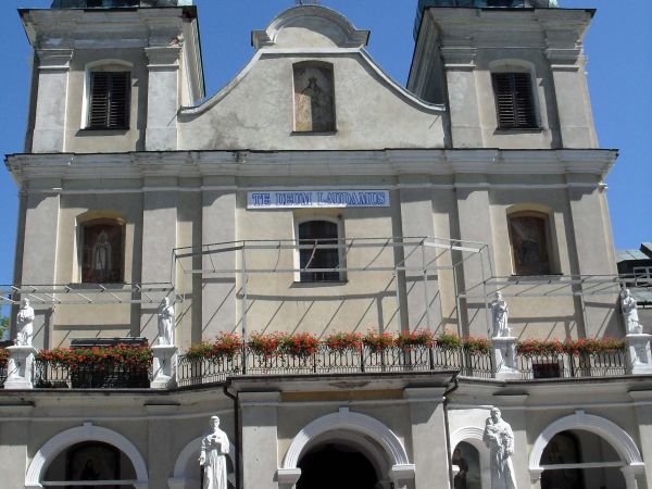 Kalwaria Pacławska - niedziela. Kościół p.w. Znalezienia Krzyża Świętego