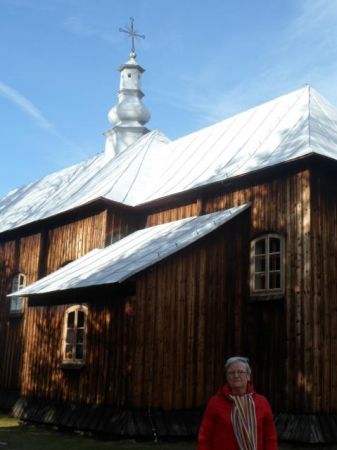 cerkiew jest orientowana, zewnętrznie dwudzielna, o konstrukcji zrębowej.