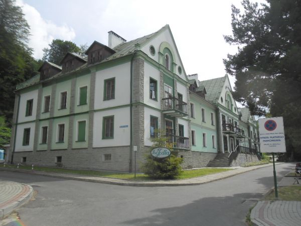 Dom Uzdrowiskowy POD JODŁĄ.