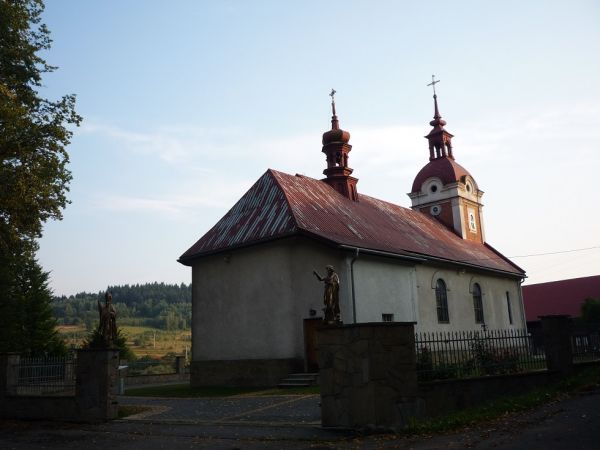 Kościół parafialny p.w. Matki Bożej Wspomożenia Wiernych w Palczy.