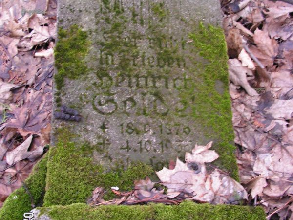 Nagrobek na byłym cmentarzu ewangelickim