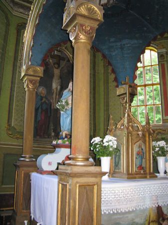 baldachim nad tabernakulum - za ikonostasem, za carskimi wrotami oraz za wrotami diakońskimi.