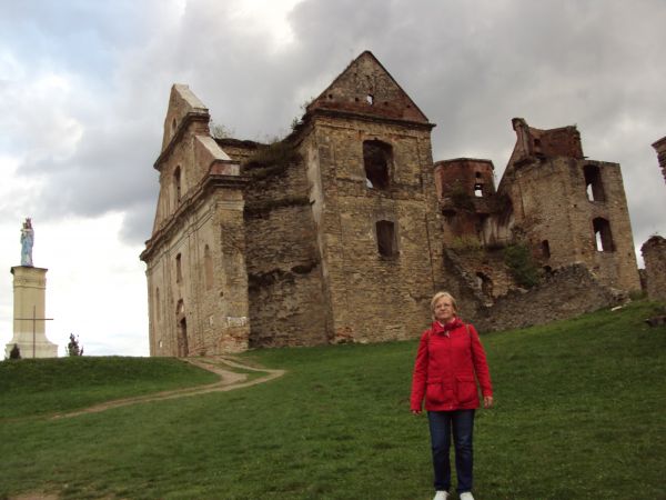 kościół klasztoru Karmelitów Bosych - widoczna wieża z tarasem widokowym. W dziejach biblijnych występował Nabal - grubiański karmelita i on strzyże swe owce a