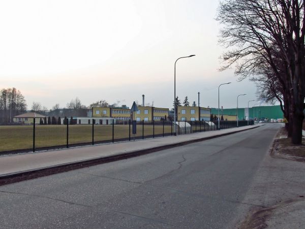 Zmodernizowana ulica Mickiewicza oraz chodnik przy stadionie