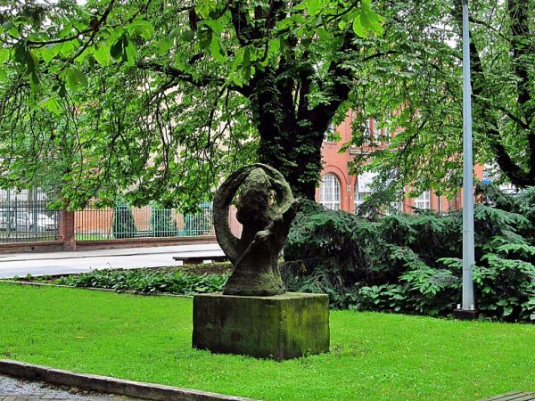 Rzeźba na Placu Kościeleckich