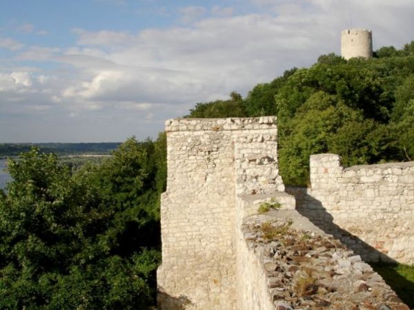 Widok z ruin Zamku Dolnego na baszte.