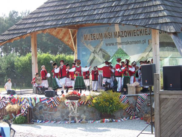 Występy zespołu ludowego.