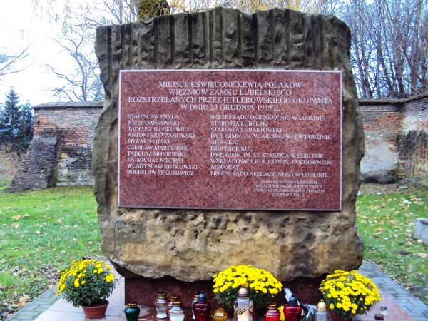 Pomnik upamiętniający mord dokonany przez faszystów.