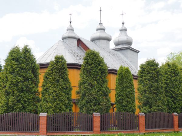 cerkiew pw. Zaśnięcia NMP, wzniesiona w 1879r., po wojnie służy jako kościół.