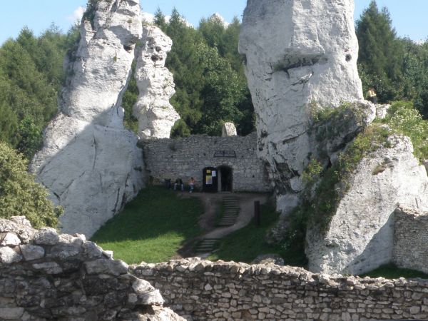 Zamek OGRODZIENIEC **** http://www.zamek-ogrodzieniec.pl/ **** http://zamki.net.pl/zamki/podzamcze/podzamcze.php **** Zamek Ogrodzieniec znajduje się w Podzamcz