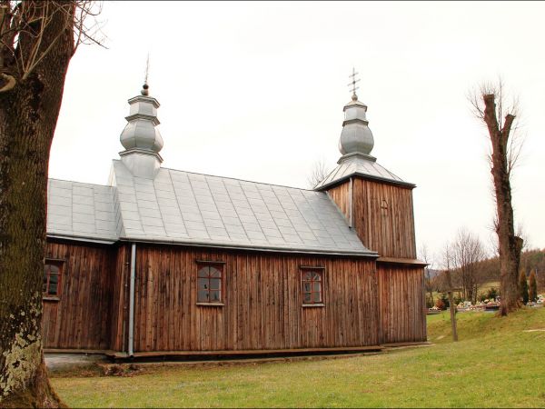 Dawna cerkiew filialna greckokatolicka pw. Przemienienia Pańskiego w Siemuszowej - ( od 1946 r. kościół filialny rzymskokatolicki p.w. Chrztu Pańskiego), wznies