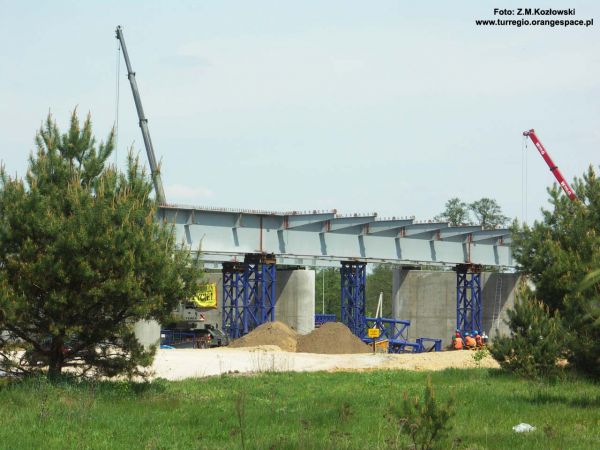 Budowa mostu autostrady A2 nad Rawką
