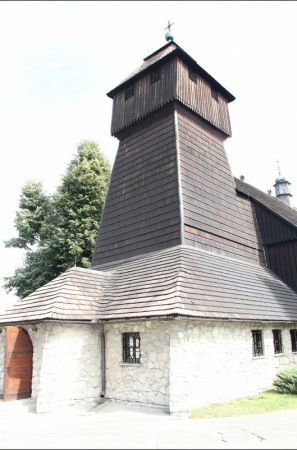 Gotycki , drewniany kościół p.w. Św. Marii Magdaleny wybudowany w 1595 roku  o charakterze obronnym.