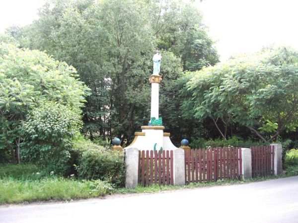 Przydrożna figurka w Pławnej Dolnej.