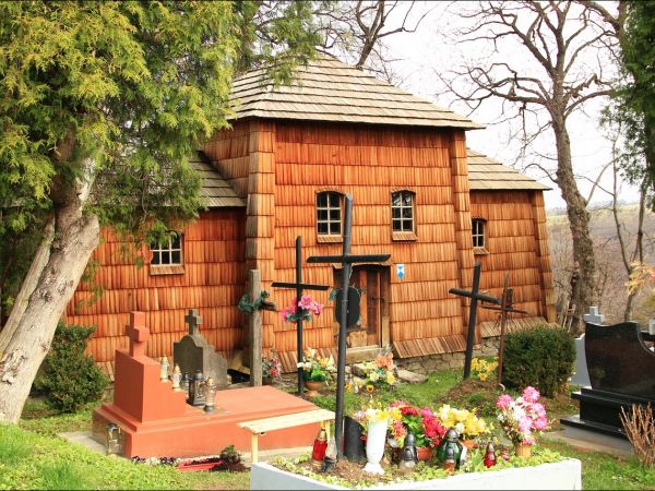 Cerkiew Wniebowstąpienia Pańskiego w Kruhelu Wielkim . Jest jedną z najstarszych cerkwi w Polsce. Wybudowana na pewno przed 1630 rokiem.